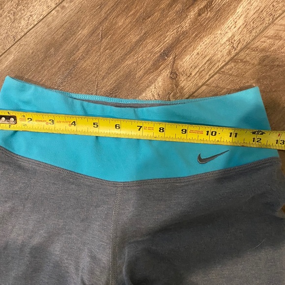 Nike Capri leggings - Picture 2 of 4